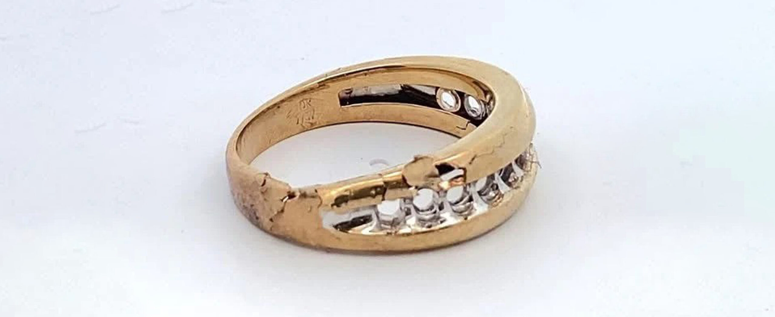 خورده شدن طلا